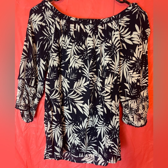 Crown & Ivy women’s xs blouse - Picture 2 of 5